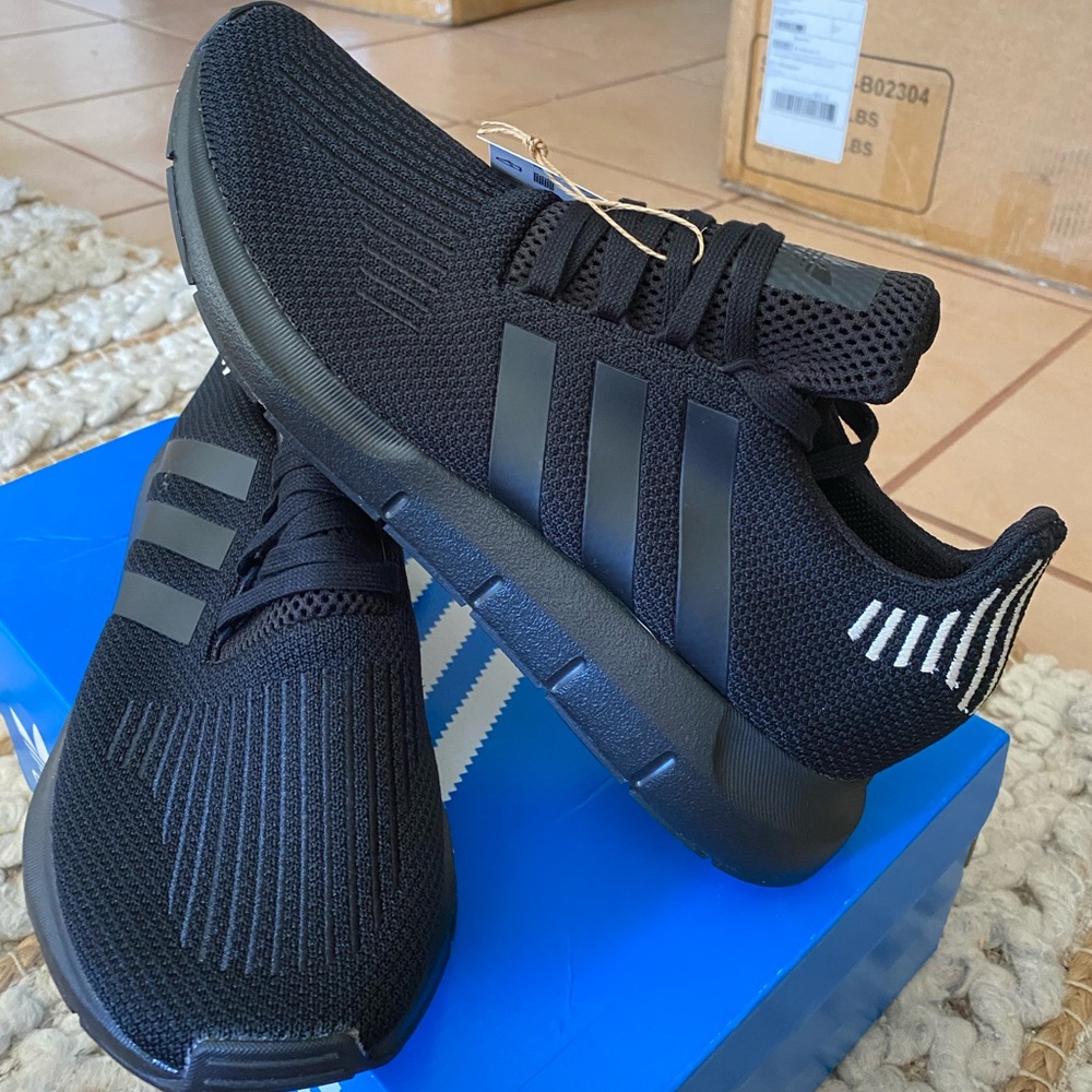 Adidas Tennis Shoes Women Size 9.5